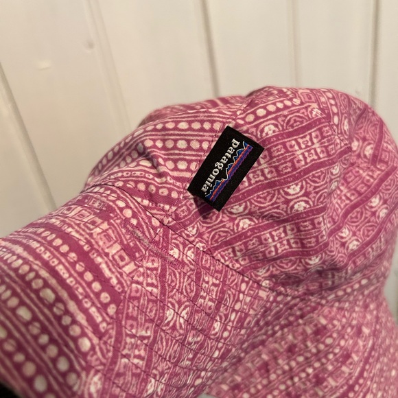 Patagonia Kids Hat in Pink and White - Picture 3 of 4